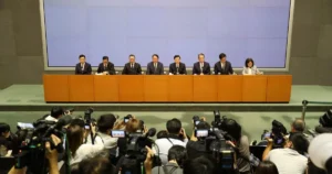 Hongkonská ministerka rezignovala po správe o požiari
