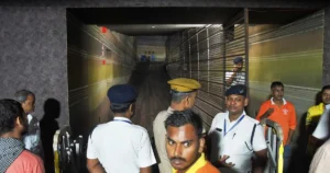 India: Pri tlačenici na náboženskej slávnosti zomrelo najmenej 30 ľudí