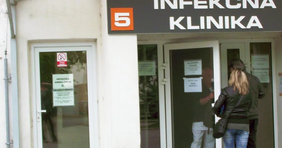 Infekční a v meste na fuškách. Z kliniky na reverz, karanténu ignorovali