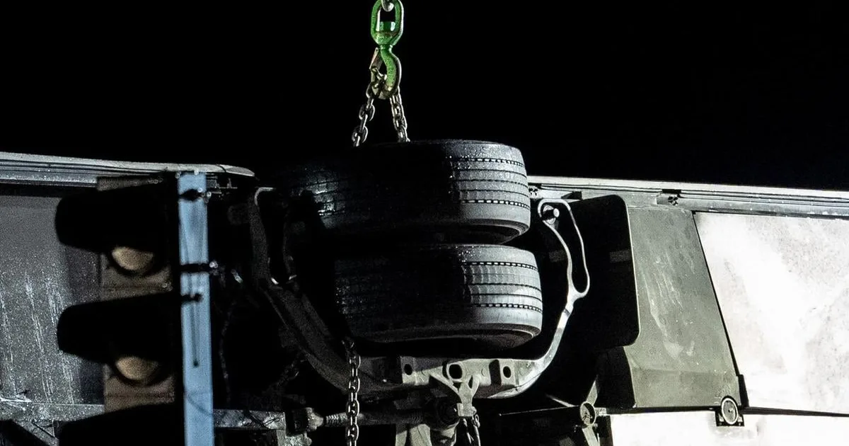 Jedenásť mŕtvych pri zrážke autobusu s kamiónom v Turecku 2 Jedenásť mŕtvych pri zrážke autobusu s kamiónom v Turecku