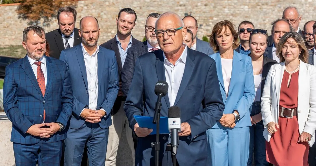 Krajniak chce spájať konzervatívcov, jeho bratislavskí partneri váhajú 2 Krajniak chce spájať konzervatívcov, jeho bratislavskí partneri váhajú