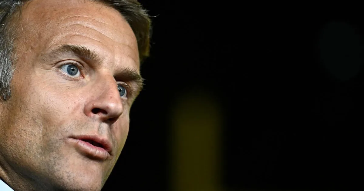 Macronova popularita klesla na historické minimum