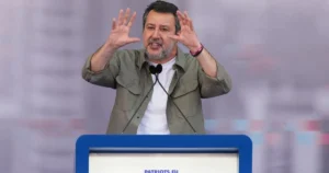 Matteo Salvini zostáva na čele strany Liga