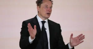 Musk obvinil Ukrajinu z porušenia podmienok používania Starlinku