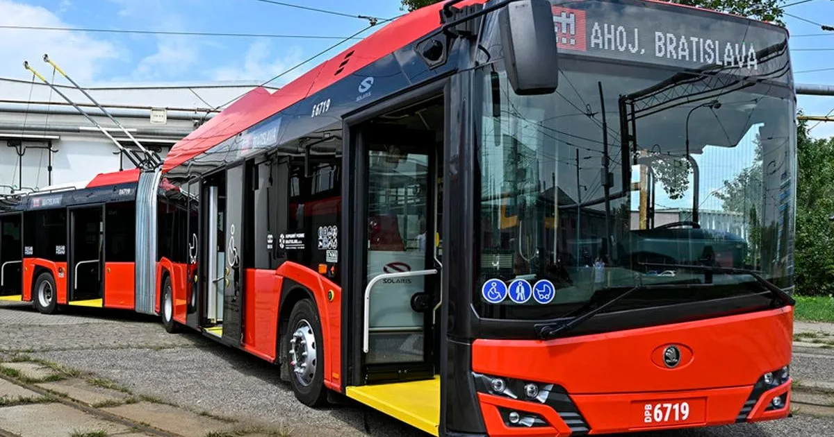 Na bratislavskej linke 32 začínajú premávať nové autobusy