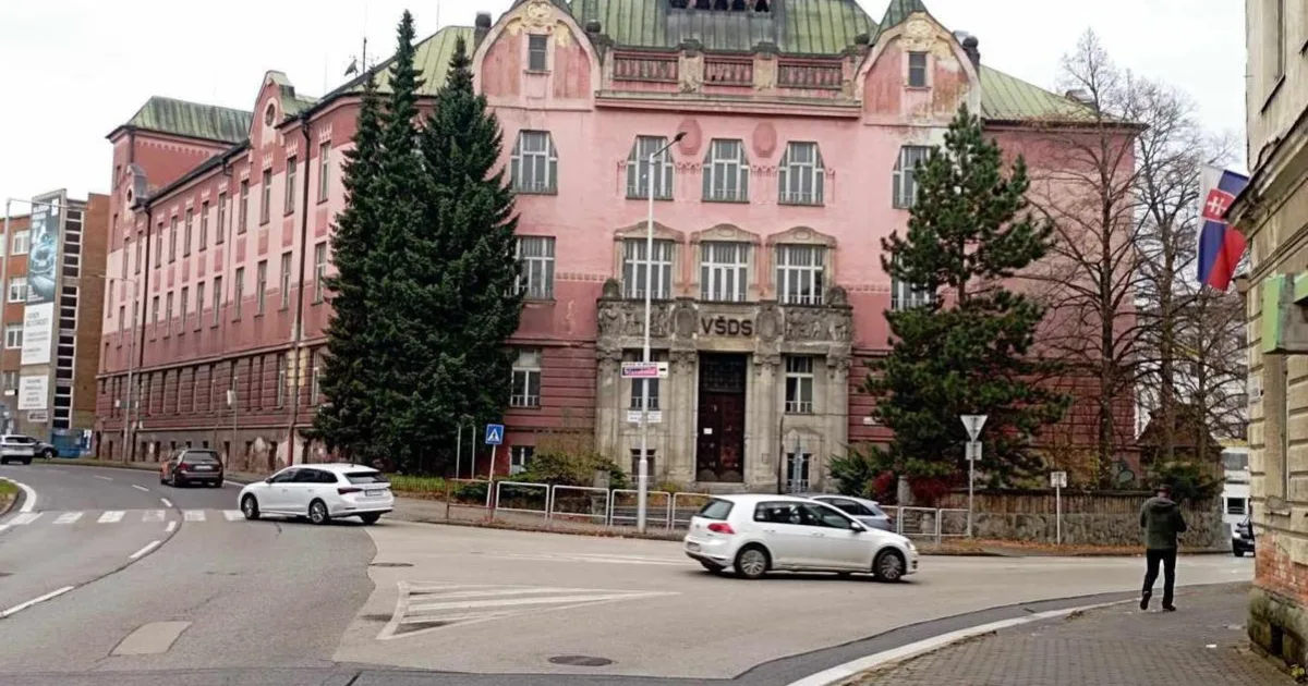 Obrat: Žilinská univerzita už nechce predať svoju ikonickú historickú budovu 4 Obrat: Žilinská univerzita už nechce predať svoju ikonickú historickú budovu