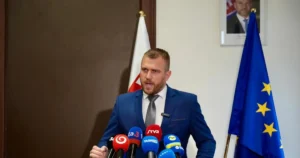 Opozičná SaS vyzvala prezidenta Pellegriniho
