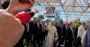 Pápež Lev XIV. prišiel do nemocnice Gemelli,