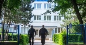 Polícia zvýši svoju prítomnosť v okolí škôl.