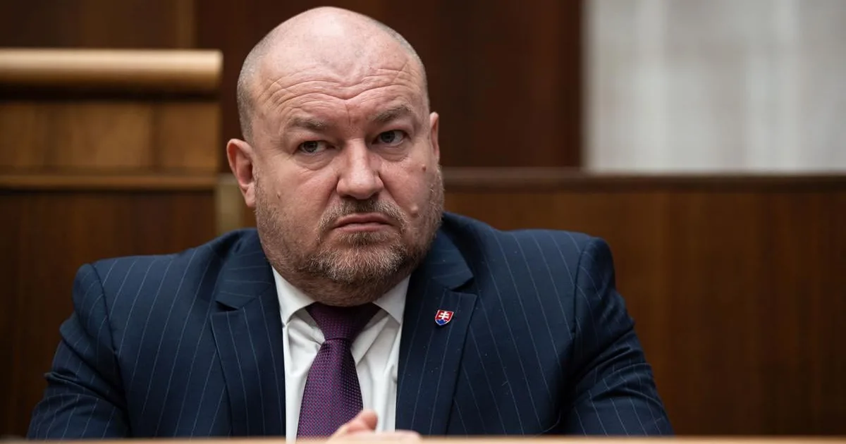Poslanci okolo ministra Huliaka: kto sú a prečo sú dôležití 3 Poslanci okolo ministra Huliaka: kto sú a prečo sú dôležití