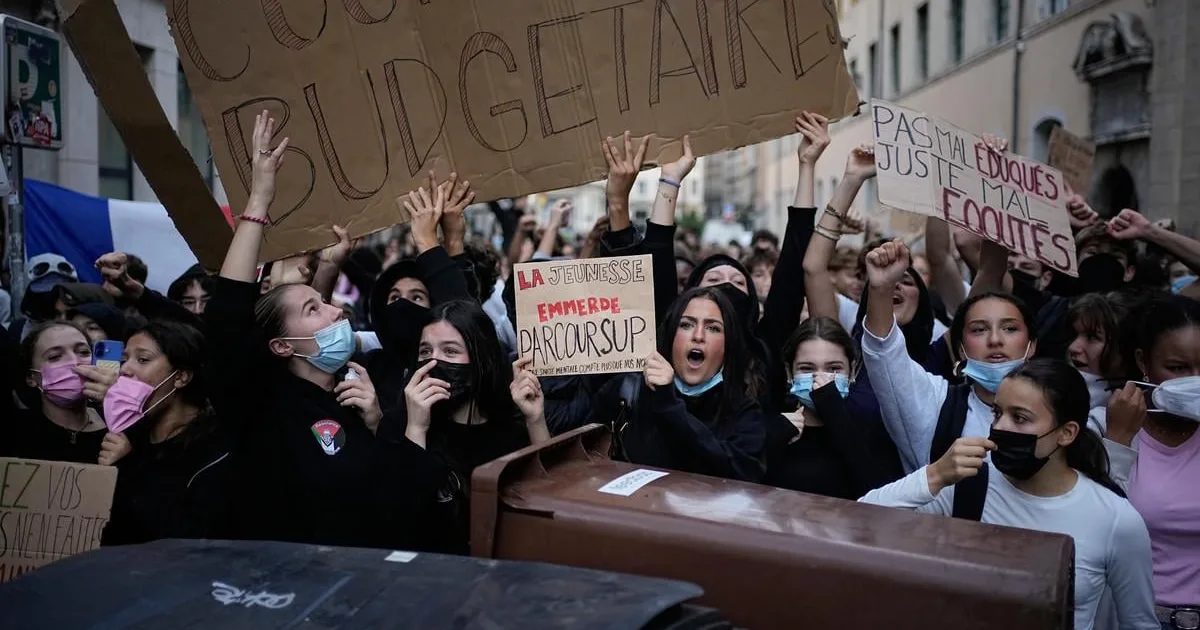 Protesty vo Francúzsku: podpaľačstvo a obvinenia krajnej ľavice 4 Protesty vo Francúzsku: podpaľačstvo a obvinenia krajnej ľavice
