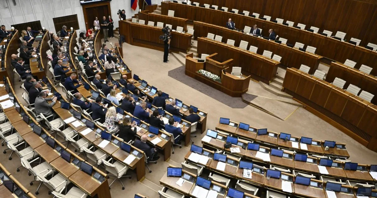 Schválený záverečný účet: deficit minulého roka klesol na 4,45 % HDP
