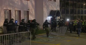 Šéfka srbskej verejnoprávnej televízie odstúpila