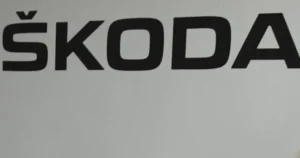 Škoda znižuje produkciu pre problémy s ukrajinskými dodávkami