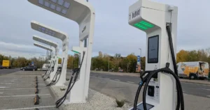 Slovensko má európsky rekord: národná sieť nabíjacích staníc je hotová