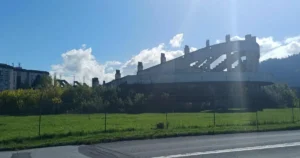 Športová hala za milióny nikdy nevznikla, rozostavaný skelet po rokoch získala univerzita