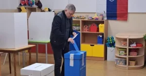 Staromešťan Fico opäť volil v Karlovej Vsi, komisii sa neohlásil