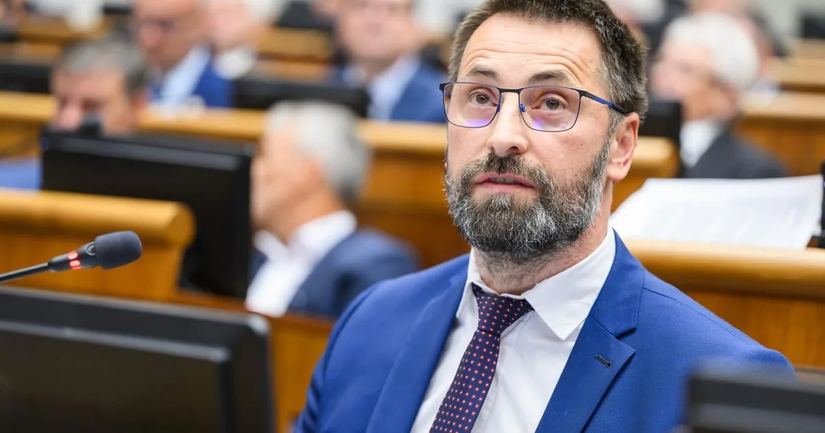 Štát zvažuje úspory aj zavedenie rovnej dane