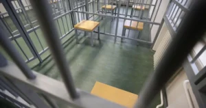 Súd v Innsbrucku povolil Benkovi výkon trestu v domácom väzení
