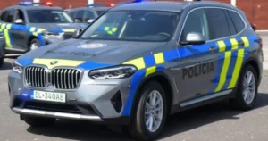 Súd vydal na muža zatykač, polícia vyhlásila pátranie a prosí verejnosť o pomoc