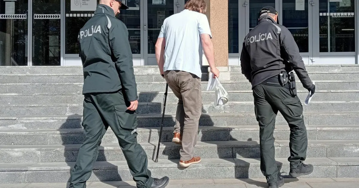 Súd vydal zatykač na notára Kavečanského, po noci v cele je opäť na slobode