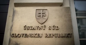 Úprava výpovedí kajúcnikov je protiústavná, tvrdí časť novely