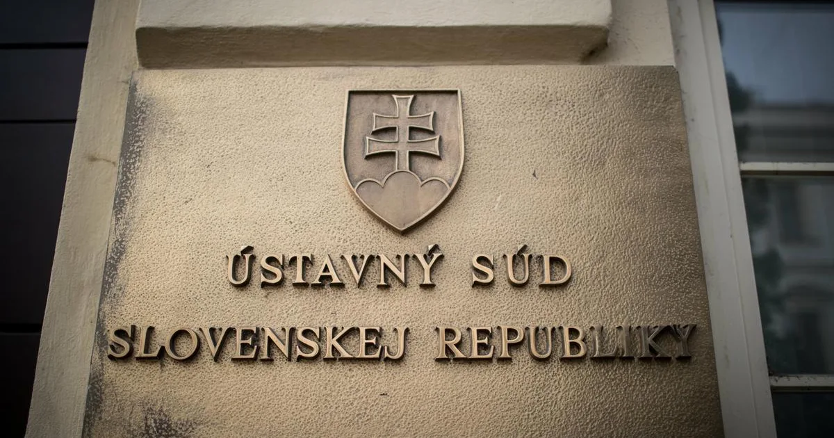 Úprava výpovedí kajúcnikov je protiústavná, tvrdí časť novely 4 Úprava výpovedí kajúcnikov je protiústavná, tvrdí časť novely