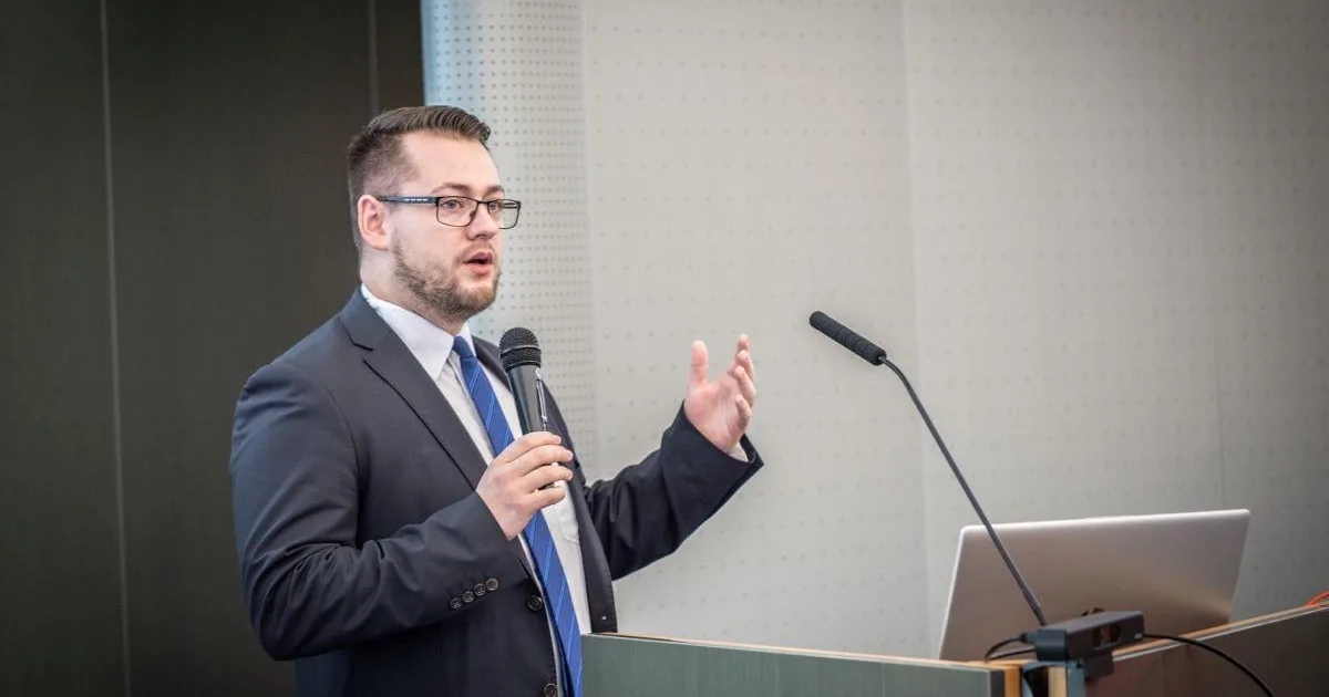 Ústavný právnik: Vláda je pri rozpočte ako dieťa, ktoré chytá horúcu pec 3 Ústavný právnik: Vláda je pri rozpočte ako dieťa, ktoré chytá horúcu pec