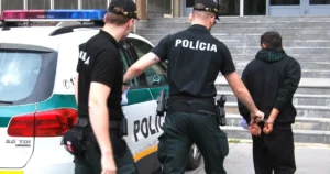 Útok na pešej zóne v Púchove: Agresora, ktorý napadol tridsiatničku, zachytili kamery