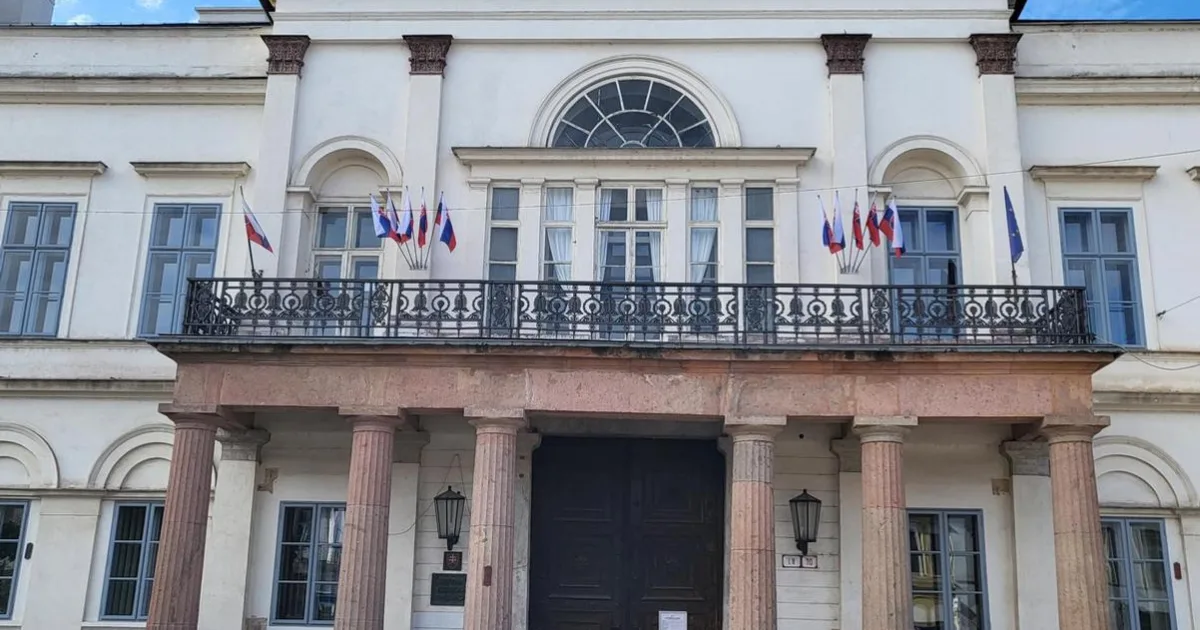 Vedenie knižnice v Košiciach sa mení, zostáva jedenásť vlajok