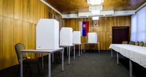 Voľby online: moratórium sa predĺži, v Brezinách hlasovanie o polhodinu dlhšie