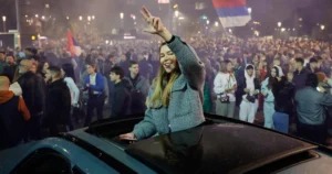 Vučićovu stranu po 14 rokoch porazili nahnevaní študenti, nepomohla ani Ficova podpora